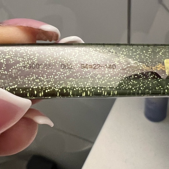 COPY - Authentic Gucci sunglasses - Picture 9 of 12